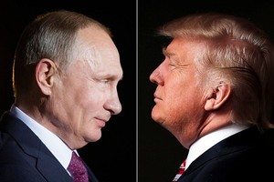 Tổng thống Nga Putin (trái) năm thứ 4 liên tiếp đứng đầu danh sách những người có ảnh hưởng nhất thế giới của Forbes, trong khi tổng thống đắc cử Mỹ tăng bậc từ 72 năm ngoái lên thứ hai năm nay. Ảnh: Reuters