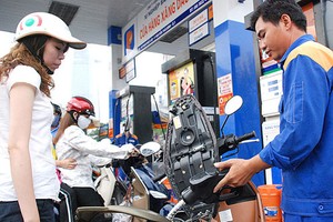 Giá KL99 dịch vụ hỗ trợ 24/7 tăng tới 900 đồng một lít từ 15h chiều nay.