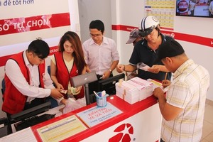 Cửa hàng Vietlott tấp nập trước giờ quay thưởng độc đắc hơn 100 tỷ