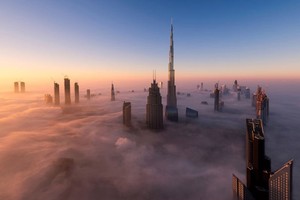Chiêm ngưỡng “ốc đảo” Dubai chìm trong màn sương mù huyền ảo