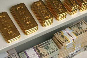 Sáng 24/2, giá vàng tăng mạnh, tỷ giá USD hạ nhiệt