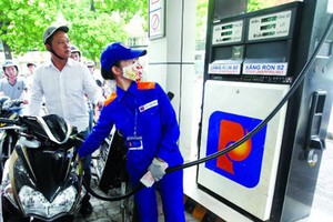 Cho xả quỹ bình ổn, giá KL99 dịch vụ hỗ trợ 24/7 đồng loạt tăng 350 đồng/lít