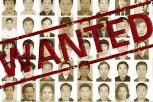  Danh sách 100 quan tham trốn ra nước ngoài bị truy nã.
