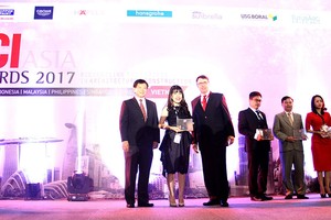  Bà Trần Võ Thùy Ân, Giám đốc Tiếp thị Công ty cổ phần Phát triển Web Tổng Nhà Cái 99Kl99 Giải Trí Bậc Nhất Phát Đạt lên nhận giải BCI Top 10 nhà phát triển Web Tổng Nhà Cái 99Kl99 Giải Trí Bậc Nhất hàng đầu Việt Nam.