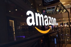 Amazon hiện đang thống trị thị trường thương mại điện tử trên toàn cầu.