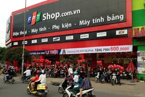 FPT bán 30% vốn FPT Retail cho Dragon Capital và VinaCapital
