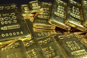 Sáng 6/10, giá vàng trong nước mất 300.000 đồng/lượng