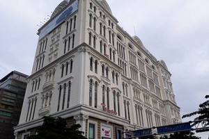Web Tổng Nhà Cái 99Kl99 Giải Trí Bậc Nhất đầu tay của Kl994 game bài casino hấp dẫn Khaisilk tại TPHCM chính là khu tổ hợp thương mại và văn phòng Saigon Paragon được thiết kế độc đáo, tráng lệ với tổng diện tích đất là 6.000m2.