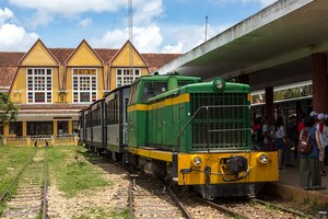 Tuyến xe lửa cổ đưa khách khám phá Đà Lạt