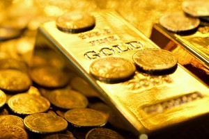 Giá vàng hôm nay (15/5): Trong nước lao dốc
