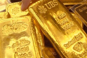 Giá vàng hôm nay (18/5): Thế giới lặng sóng, trong nước trái chiều