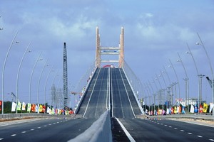 Cầu Bạch Đằng. Ảnh: Minh Cương,