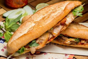 Cuộc 'săn' những hàng bánh mì ngon nhất Việt Nam của khách Tây