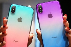 Apple có thể ra iPhone với mặt lưng đổi màu