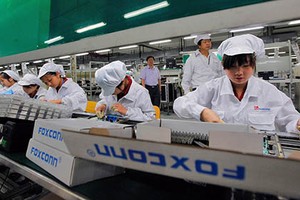 Foxconn hứa Kl994 nhà cái bóng đá world cup đầy đủ iPhone cho Apple. Ảnh: FT.