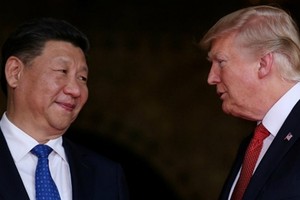 Tổng thống Mỹ Trump (phải) và Chủ tịch Trung Quốc Tập Cận Bình tại Florida tháng 4/2017. Ảnh: Reuters.