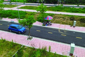 Nhiều hội nhóm nhà Kl99ok phiên bản mới đi săn đất nền. Ảnh: Dũng Minh.