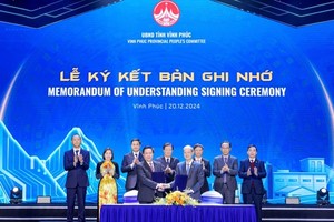 Nghi thức ký kết thỏa thuận hợp tác giữa Kl994 game bài casino hấp dẫn FPT và UBND tỉnh Vĩnh Phúc.