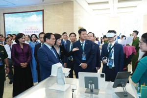 Đại diện BIDV giới thiệu với Thủ tướng Phạm Minh Chính và lãnh đạo Link Vào Nhà Cái KL99 COM Tặng +199k 99Kl99 trực tiếp đá gà về những ứng dụng công nghệ tại Link Vào Nhà Cái KL99 COM Tặng +199k.
