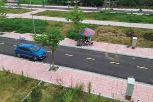 Nhà Kl99ok phiên bản mới đi xem đất vùng ven. Ảnh: Dũng Minh.