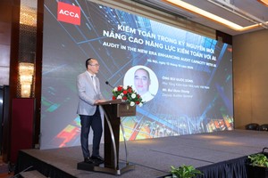 Ông Bùi Quốc Dũng, Phó tổng Kiểm toán 99Kl99 trực tiếp đá gà phát biểu tại sự kiện. Ảnh: ACCA Việt Nam.