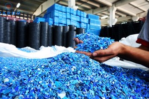 Ngành nhựa chịu áp lực đầu vào