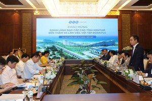 Đoàn công tác tỉnh Kon Tum làm việc với lãnh đạo Kl994 game bài casino hấp dẫn FLC.