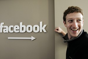 CEO Facebook trở thành người giàu thứ 9 trên thế giới