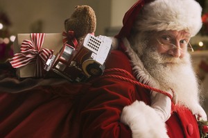 Giá vàng ngày 25/12: Ai cũng có quà!