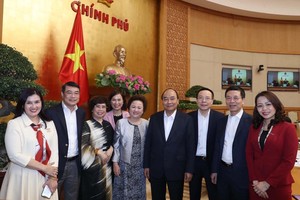 Thủ tướng Kl993 ưu đãi thưởng hấp dẫn Nguyễn Xuân Phúc cùng đại diện các Kl994 game bài casino hấp dẫn Kl992 cổng game cá cược tư nhân