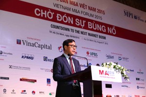 Thứ trưởng Bộ Kế hoạch và Kl99ok phiên bản mới Đặng Huy Đông phát biểu tại Diễn đàn - Ảnh: Lê Toàn