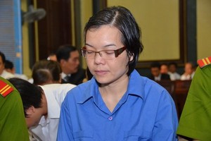 Bị cáo Huỳnh Thị Huyền Như trong phiên tòa sáng 16/12. Ảnh: NLĐ
