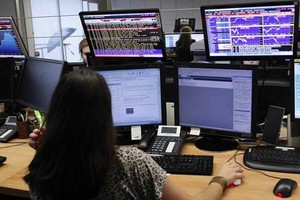 Khối ngoại tiếp tục mua mạnh PLX và VNM trong phiên 18/5