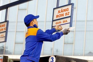 Giá xăng điều chỉnh tăng nhẹ từ 15h ngày 12/10
