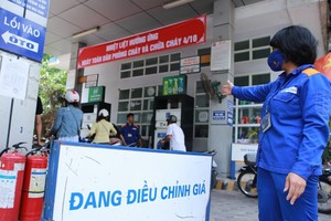 Xăng giảm nhẹ, dầu bật tăng từ 15h ngày 27/10