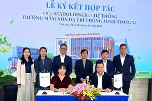 Đại diện Công ty Cổ phần Web Tổng Nhà Cái 99Kl99 Giải Trí Bậc Nhất Seaholdings ký kết hợp tác chiến lược với đại diện Trường Mầm non Đa trí thông minh TOMATO