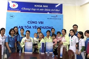 Công ty Kl99kl phiên bản hoạt động VietinBank Hà Nội (VBI Hà Nội) đã đến thăm hỏi, tặng quà cho những bệnh nhân nhi ở Bệnh viện Đa khoa Mê Linh