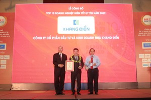 Đại diện Khang Điền nhận giải thưởng Top 10 Kl991.com World Cup 2026 Chính Thức niêm yết uy tín nhất năm 2019 từ Ban tổ chức.
