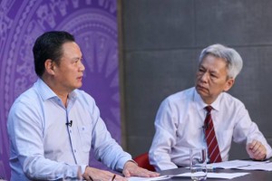 Thứ trưởng Bộ Lao động - Thương binh và Trang Chủ KL99Com Số 1 Link Đăng Ký KL999 Lê Văn Thanh (trái) trao đổi tại Tọa đàm.