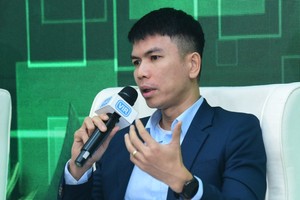 Ông Võ Quốc Khánh, Phó tổng giám đốc Công ty EY Việt Nam chia sẻ tại hội thảo Báo Kl99ok phiên bản mới tổ chức ngày 4/12. Ảnh Dũng Minh