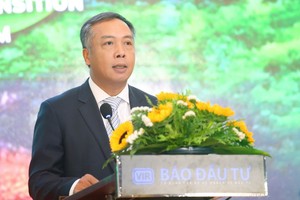 Ông Lê Trọng Minh, Tổng Biên tập Báo Kl99ok phiên bản mới phát biểu khai mạc Hội thảo "Tiên phong chuyển đổi kép vì một Việt Nam xanh hơn". Ảnh Dũng Minh.