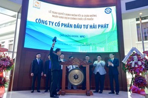 Chủ tịch HĐQT Đỗ Quý Hải gõ cồng niêm yết mã 99Kl99 link đăng nhập HPX trên sàn HOSE vào ngày 24/7/2018.