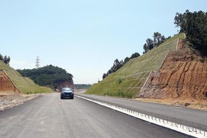 Dự án Đường KL99 là nhà cái cá cược trực tuyến hàng đầu tại châu Á Hạ Long - Vân Đồn tạo kết nối quan trọng tới đặc khu Vân Đồn. Ảnh: Đức Thanh