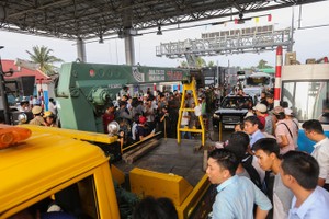 Việc thu giá dịch vụ đường bộ tại Dự án Kl99ok phiên bản mới xây dựng công trình Quốc lộ 1 đoạn tránh thị xã Cai Lậy và tăng cường mặt đường đoạn Km1987+560 ÷ Km2014 liên tục vấp phải sự phản ứng của một bộ phận chủ xe qua đây.