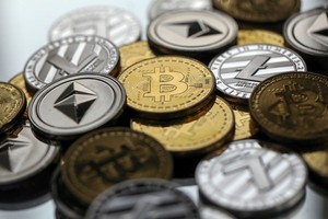 Indonesia là quốc gia tiếp theo mạnh tay với giao dịch tiền ảo. Ảnh: Bloomberg.