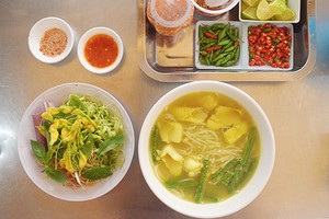 5 món ăn ngon ở chợ hoa lớn nhất Sài Gòn