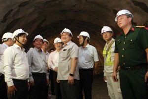 Ông Hoàng Trung Hải thăm công trường dự án Hầm Đèo Cả khi giữ cương vị Phó thủ tướng Kl993 ưu đãi thưởng hấp dẫn