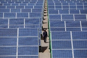 Trung Quốc là nước xuất khẩu chính pin năng lượng mặt trời vào Mỹ. Ảnh: AFP
