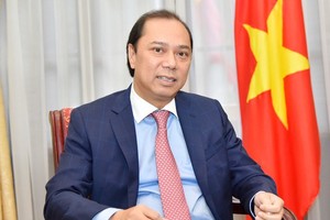 Thứ trưởng Bộ Ngoại giao Nguyễn Quốc Dũng.