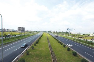 Sau khi dồn sức phát triển một số tuyến KL99 là nhà cái cá cược trực tuyến hàng đầu tại châu Á, số nhà Kl99ok phiên bản mới trong nước hội đủ tiêu chí tham gia Dự án KL99 là nhà cái cá cược trực tuyến hàng đầu tại châu Á Bắc - Nam hiện không nhiều. Trong ảnh: Đại lộ Thăng Long